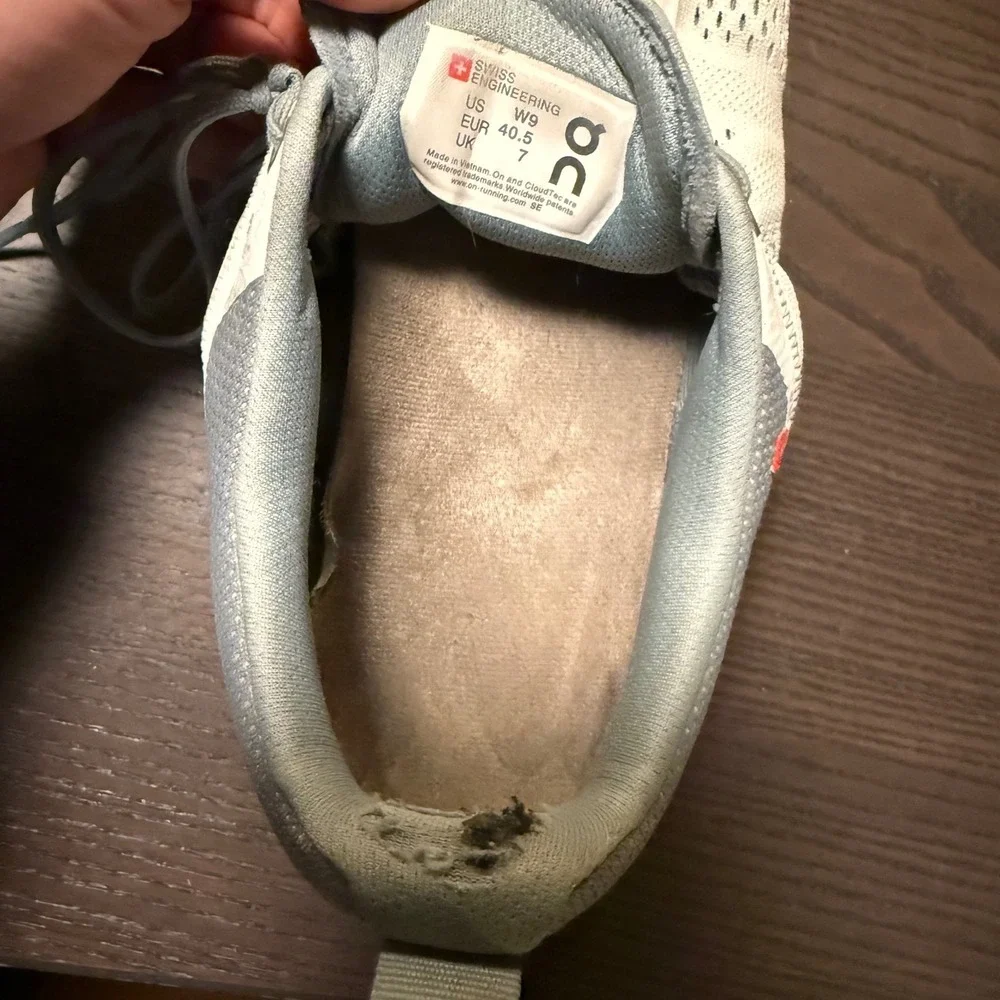 On‎ Cloud Running Shoes Women's US 9 EU 40.5 Gray Athletic Sneakers